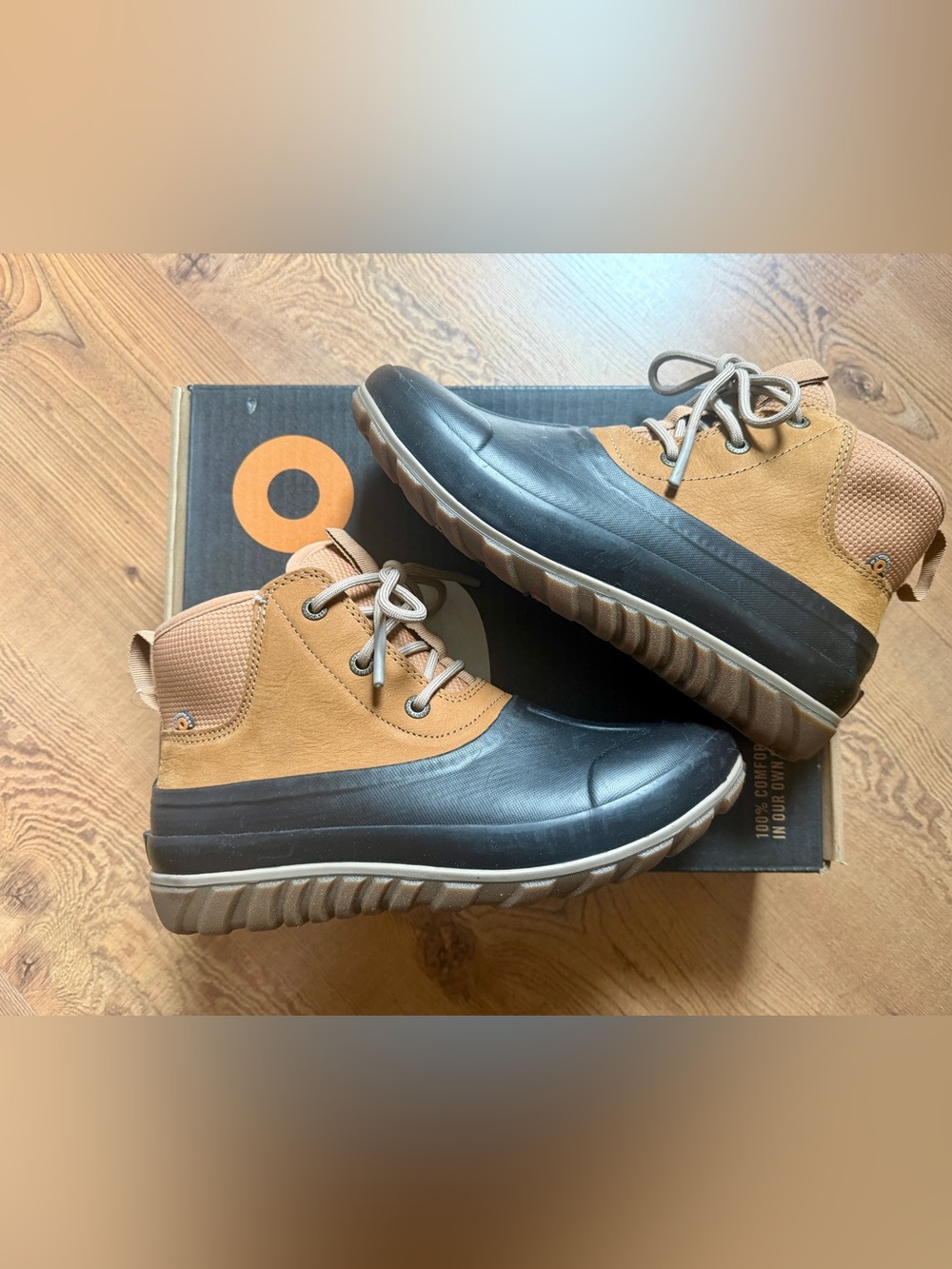Bogs Casual Lace Leather Boots NWT